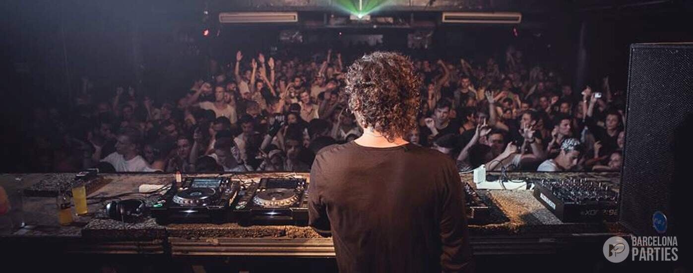city-hall-club-barcelona-parties-dj-back
